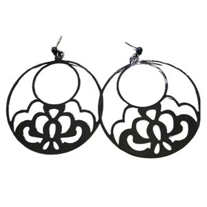 Vtg New Black Floral Cutout Hoop Earrings Light